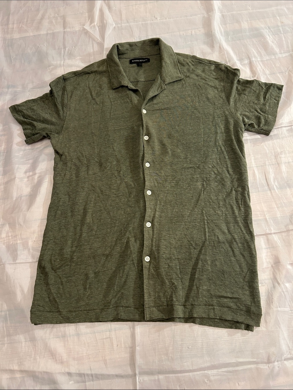 Banana Republic linen Olive Green Short-Sleeve Button-Down Shirt